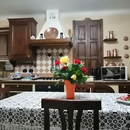 Holiday House Antica Dimora Soggiorni In Langa Centro Storico La Morra Eksteriør bilde