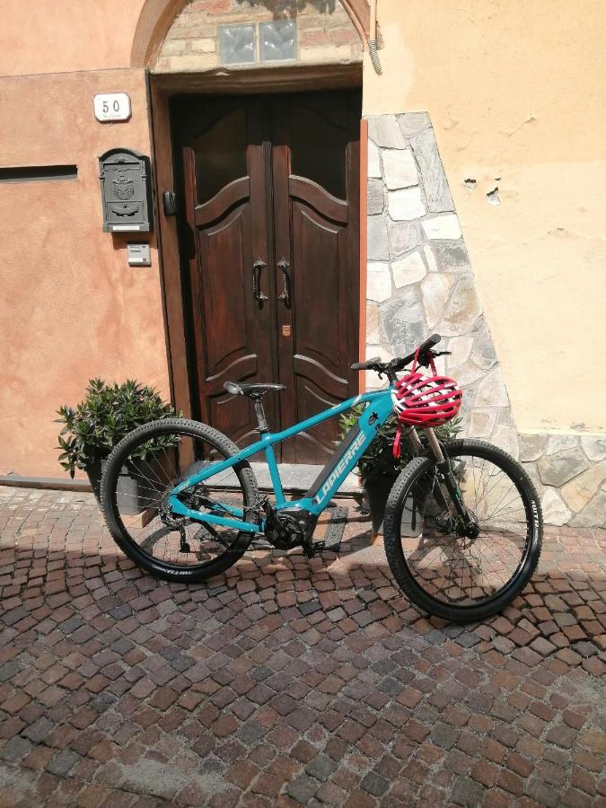 Holiday House Antica Dimora Soggiorni In Langa Centro Storico La Morra Eksteriør bilde