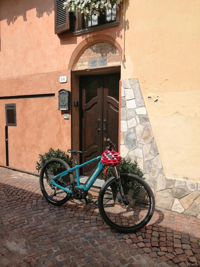 Holiday House Antica Dimora Soggiorni In Langa Centro Storico La Morra Eksteriør bilde