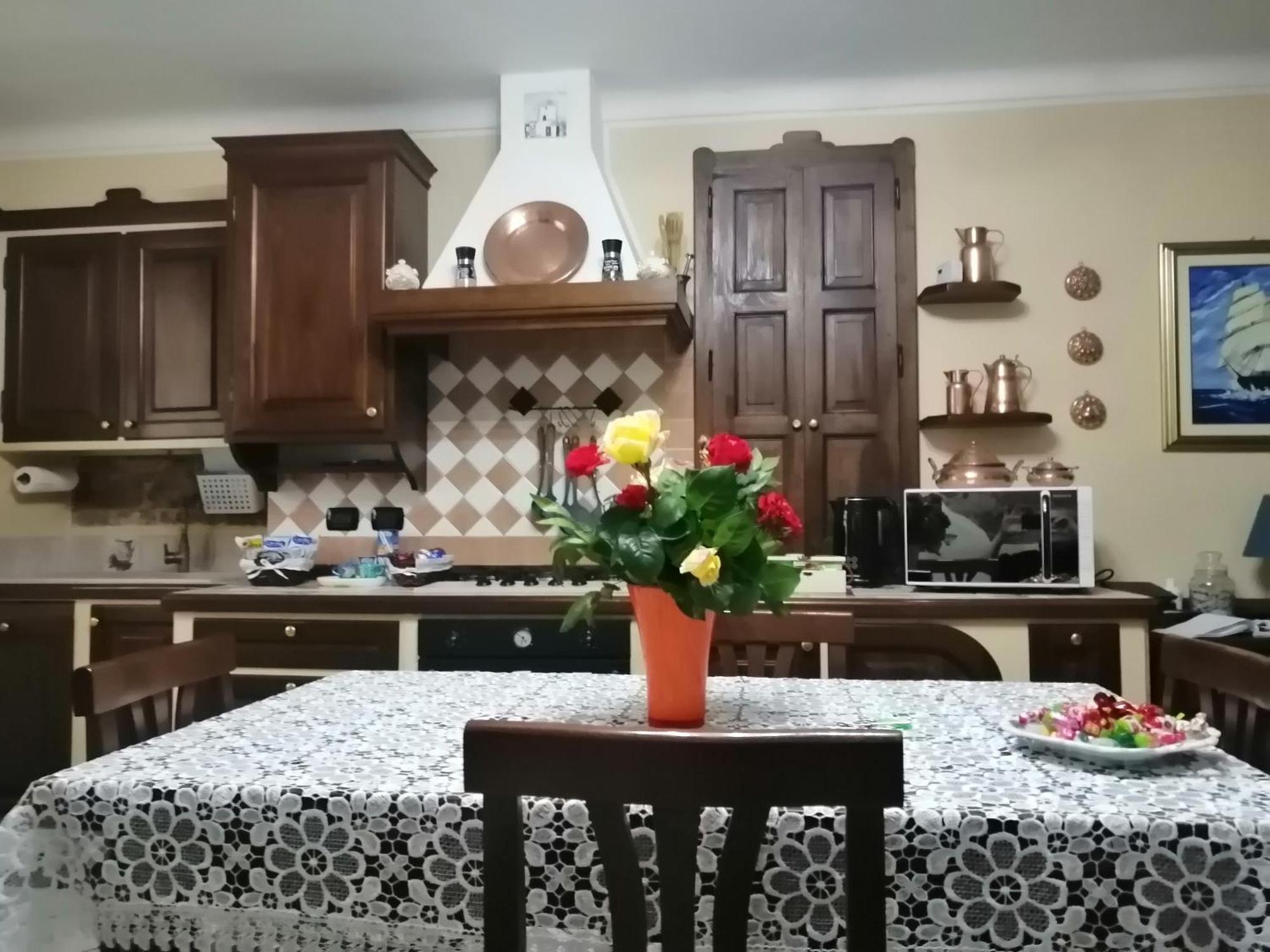 Holiday House Antica Dimora Soggiorni In Langa Centro Storico La Morra Eksteriør bilde